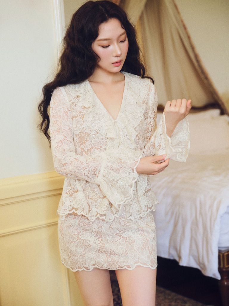 Lena Set - Set áo và chân váy ren hoạ tiết nổi