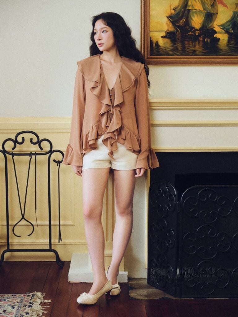 Swan Blouse (Chiffon Nâu) - Áo chiffon cổ V bèo