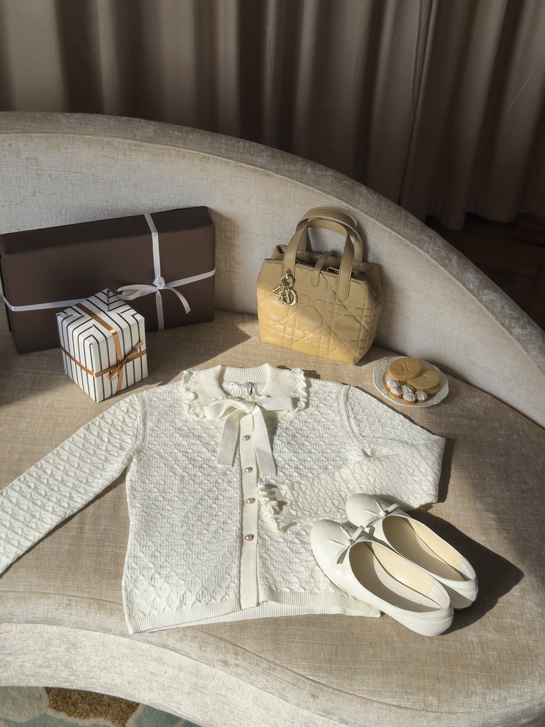 Velvet Top - Áo len cổ bèo