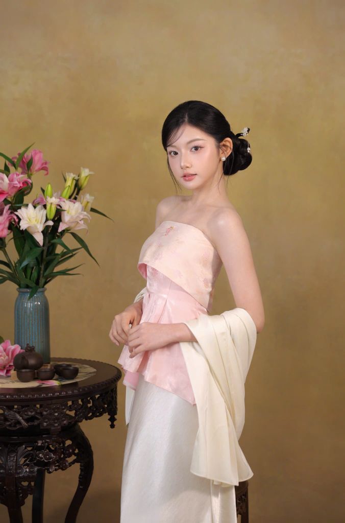 Khăn lụa Giao Mẫn