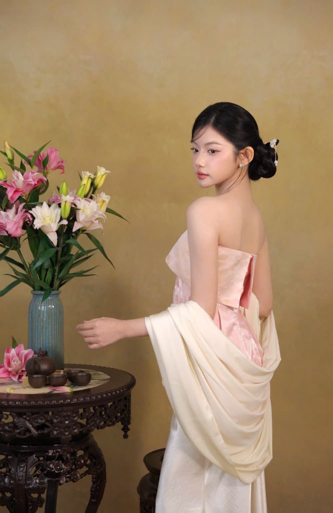 Khăn lụa Giao Mẫn