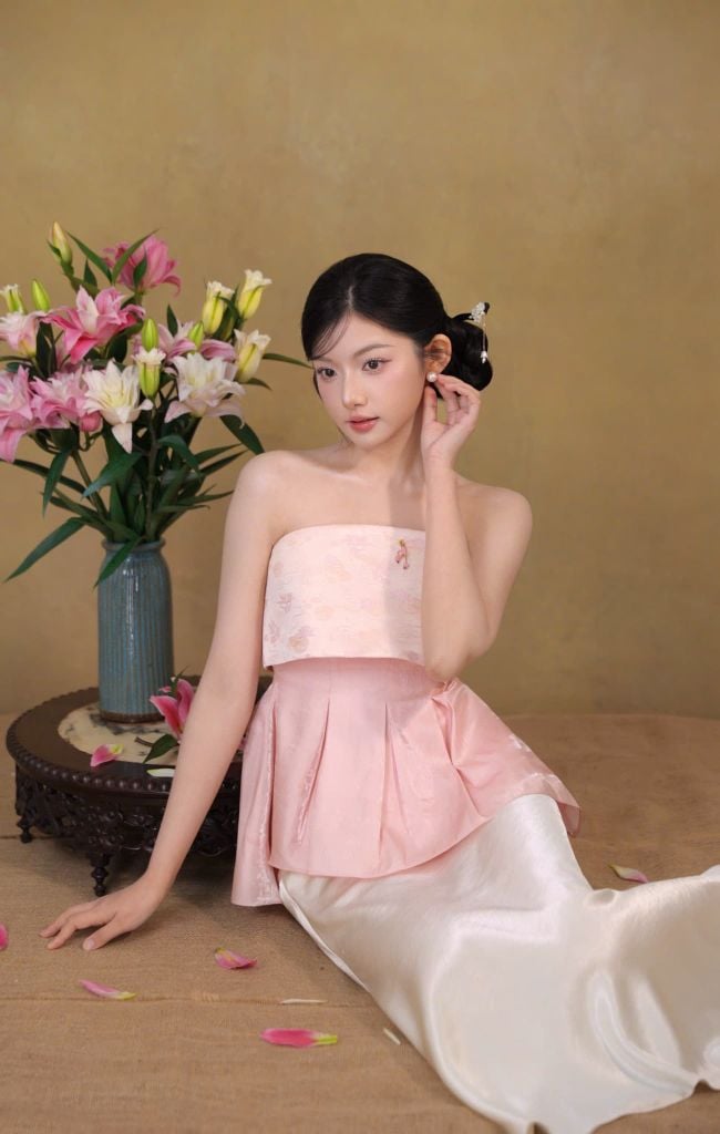 Giao Mẫn - Áo quây xếp ly