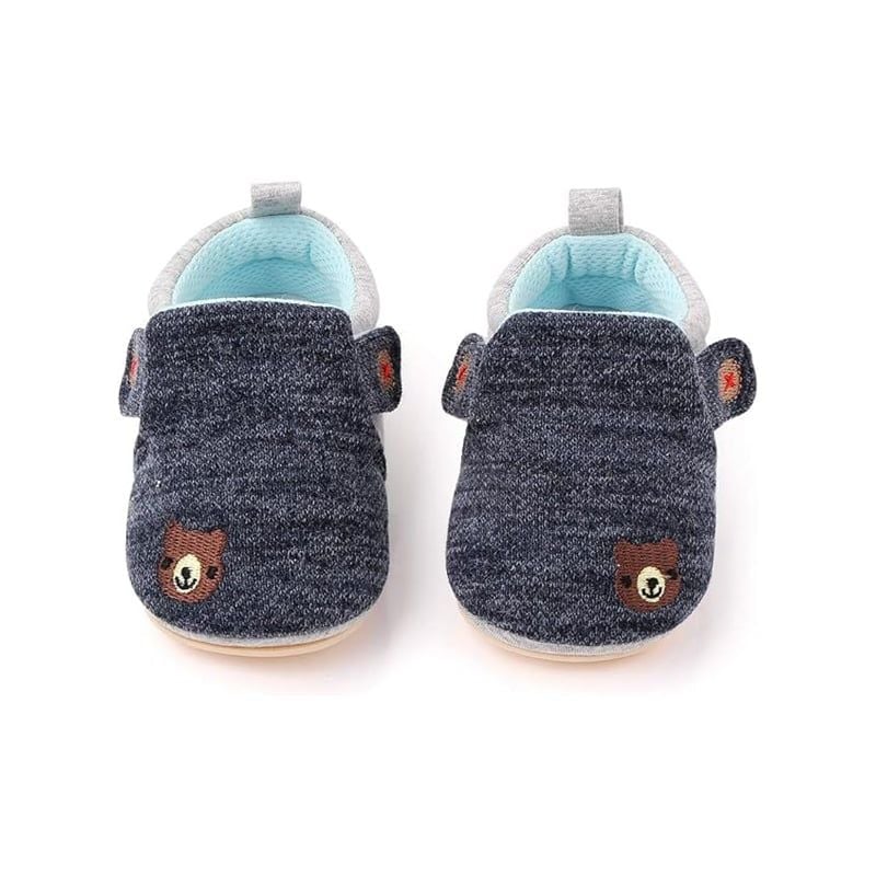 GIÀY CHO TRẺ EM BẰNG VẢI MÀU XANH NAVY (HỌA TIẾT GẤU NÂU)