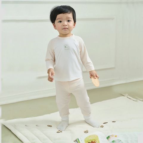 Bộ dài chui đầu Nous màu be phối trắng in trang trí