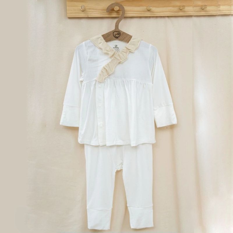 BỘ DÀI TAY CÀI CHÉO CỔ BÈO BU BABY SIRO - TRẮNG 4039