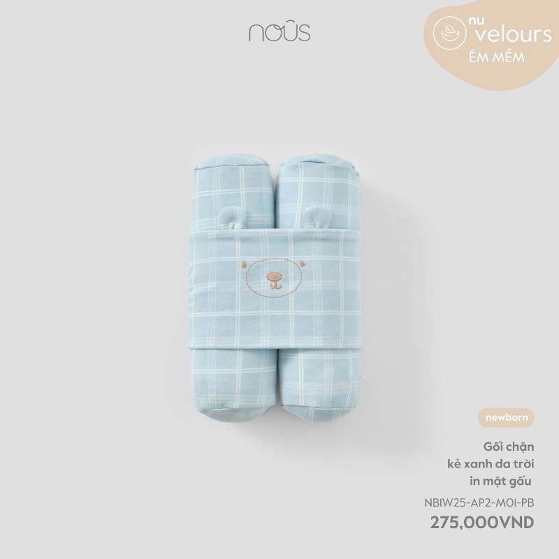 GỐI CHẶN NOUS KẺ XANH DA TRỜI IN MẶT GẤU