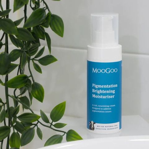 Kem dưỡng ẩm Moogoo làm sáng sắc tố da thành phần alpha arbutin, emblica & vitamin c