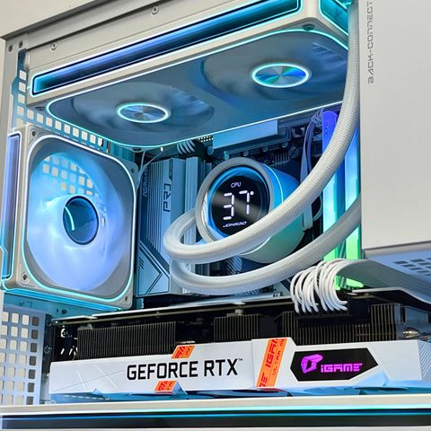 PC ART ULTRA 7 265K / RTX 5060TI WHITE