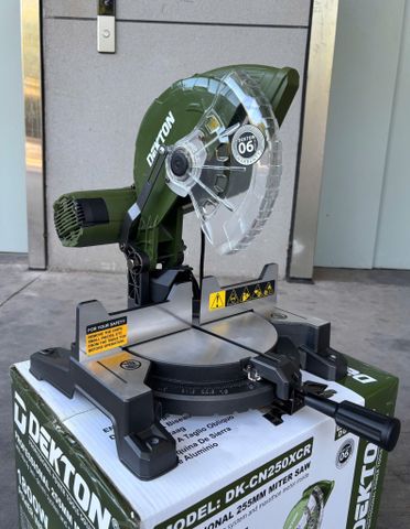 Máy Cắt Nhôm Dây Curoa 1800W DEKTON DK-CN250XCR 255mm