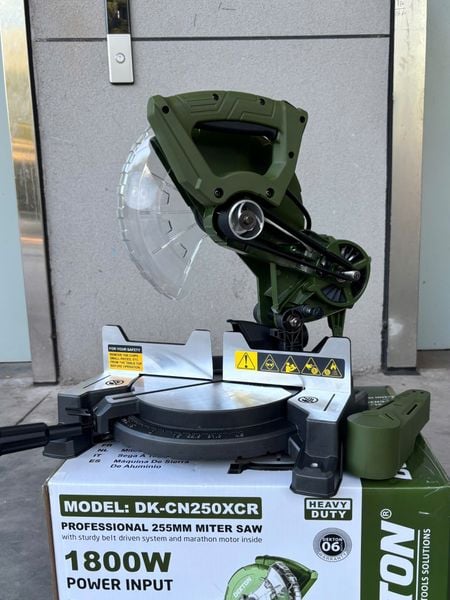 Máy Cắt Nhôm Dây Curoa 1800W DEKTON DK-CN250XCR 255mm