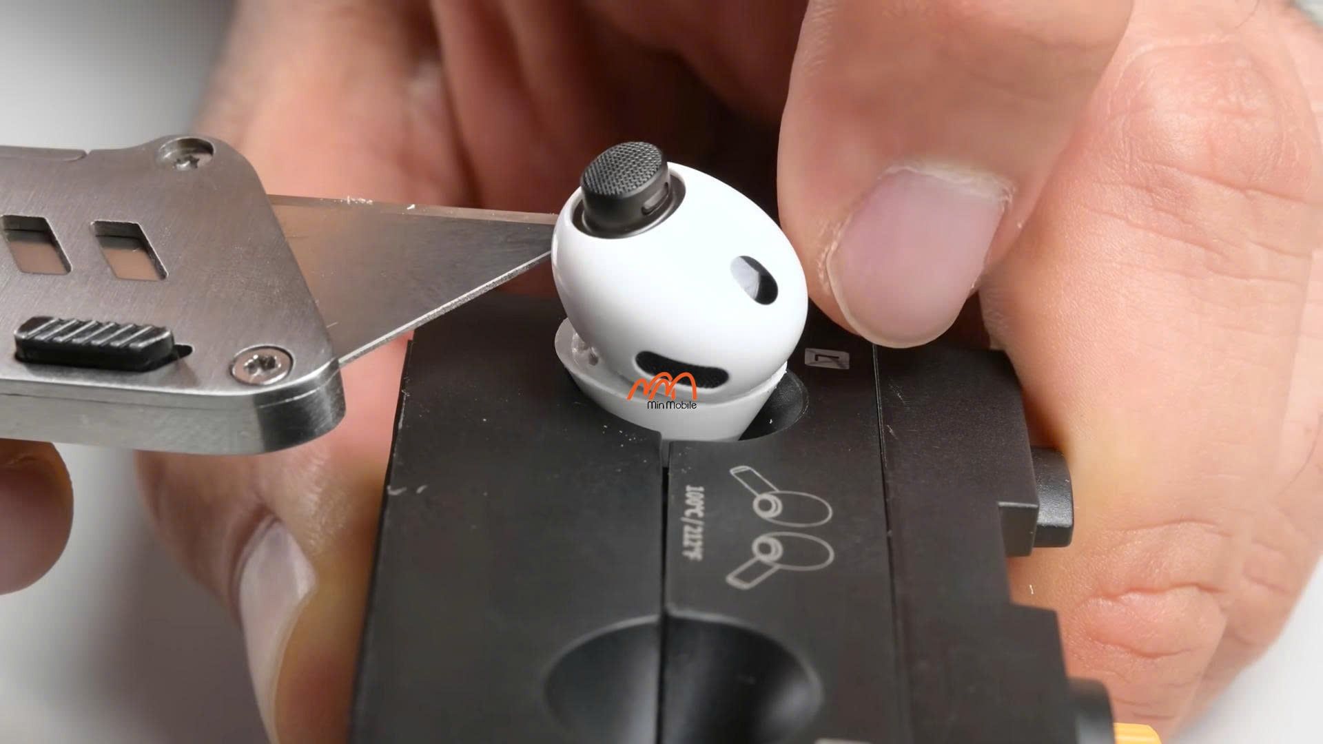 thay-pin-tai-nghe-airpods-pro-2-3-4-min-mobile-quan-3-tphcm (2)
