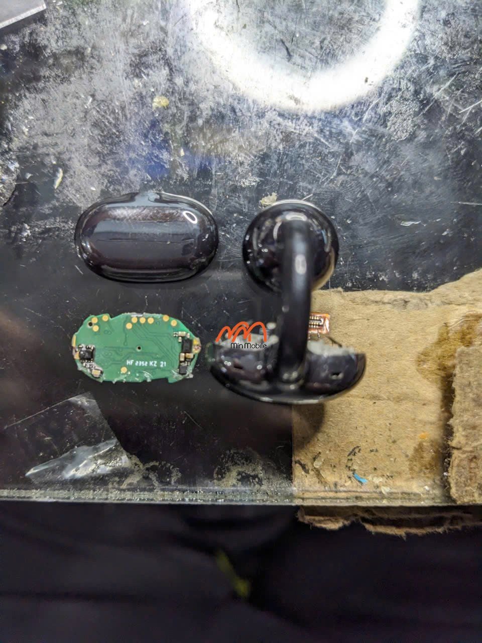 thay-pin-tai-nghe-huawei-freeclip-min-mobile-quan-6-tphcm (2)