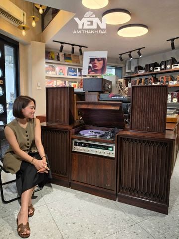  TỦ ĐÀI ĐĨA THAN KENWOOD TRIO ST 7VD 