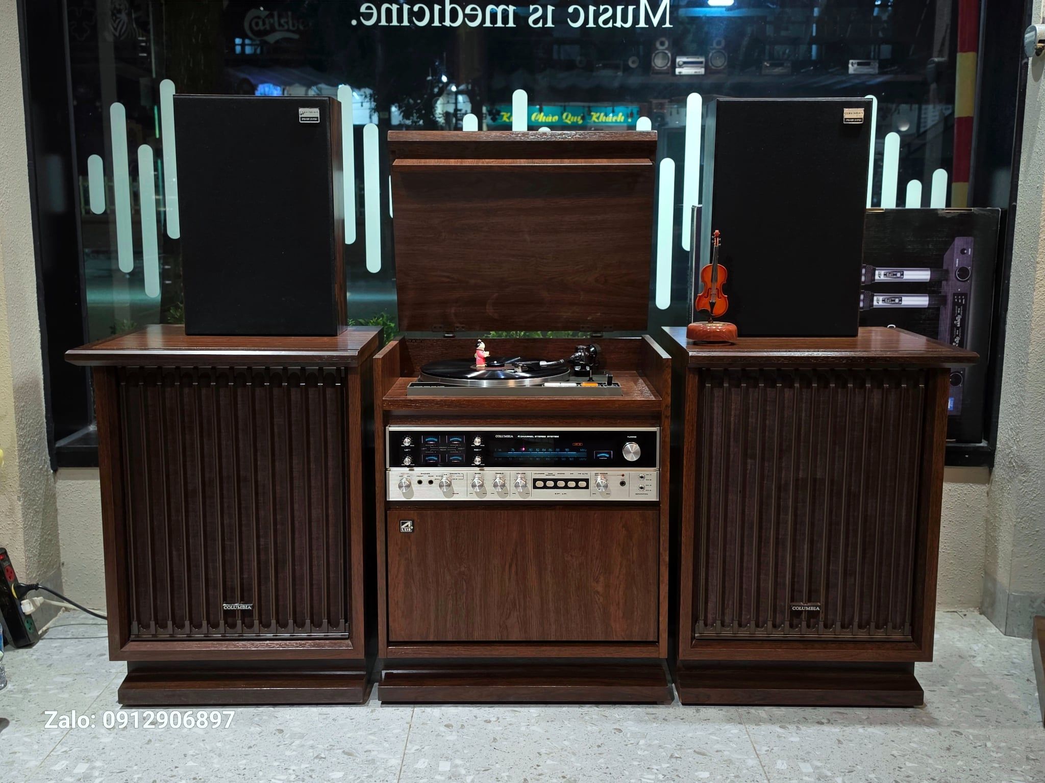 TỦ ĐĨA THAN: COLUMBIA UD 7000 CHẤT ÂM NỔI GAI ỐC
