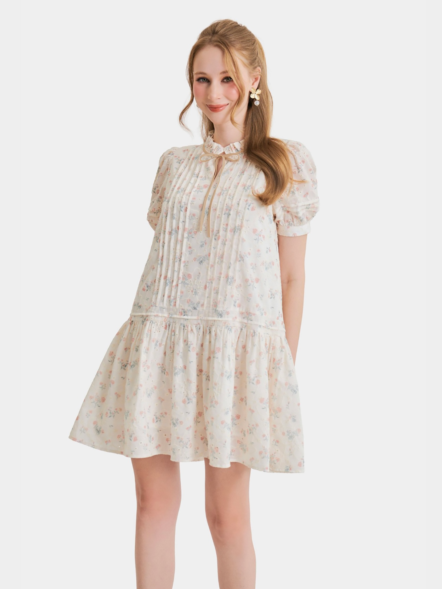  Đầm mini tơ thêu họa tiết form suông xếp li thân trước 