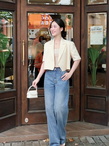  Áo blazer dáng crop tay ngắn cài nút 