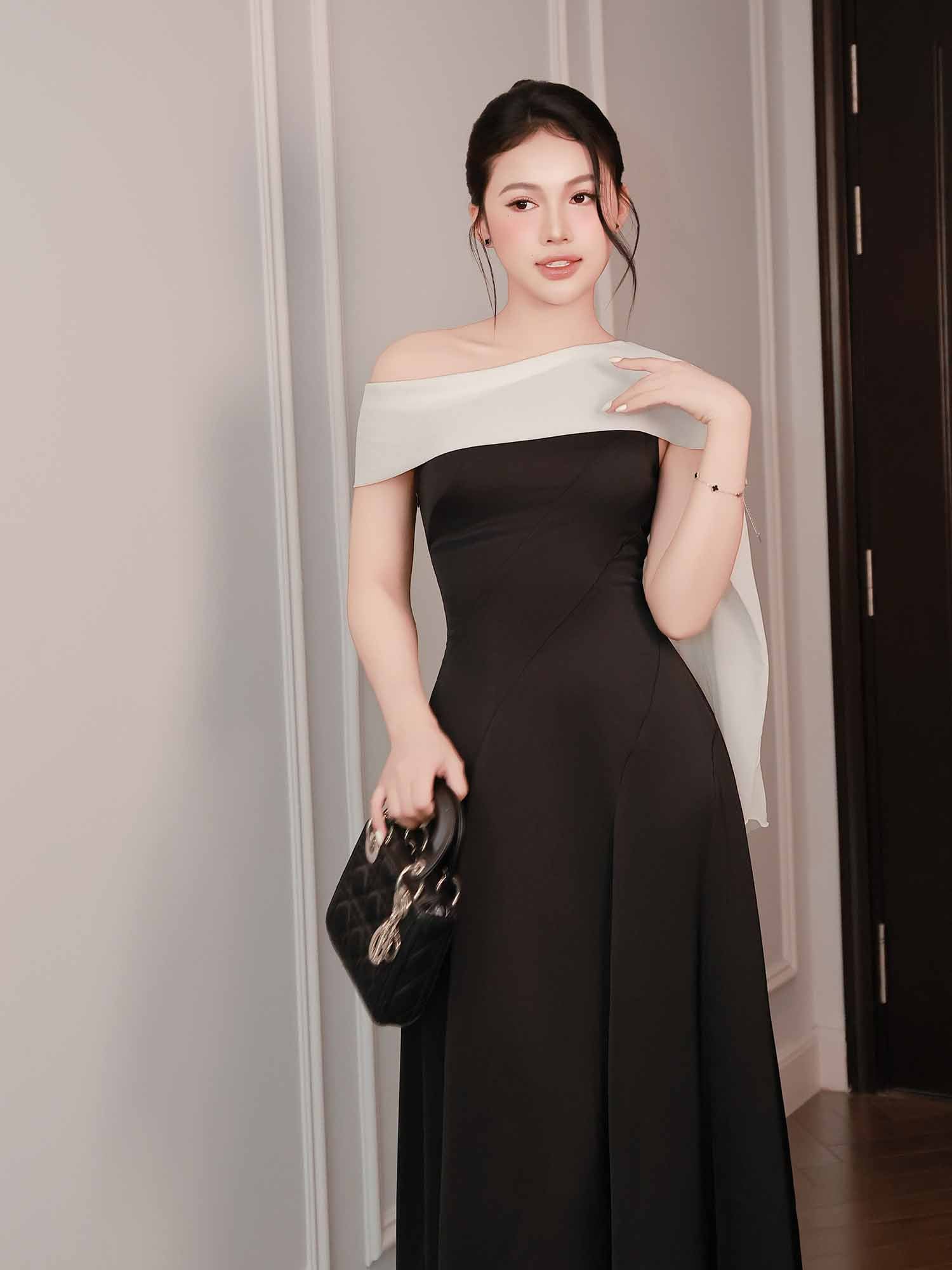 Đầm midi lụa dài ráp chéo phối khăn Chiffon