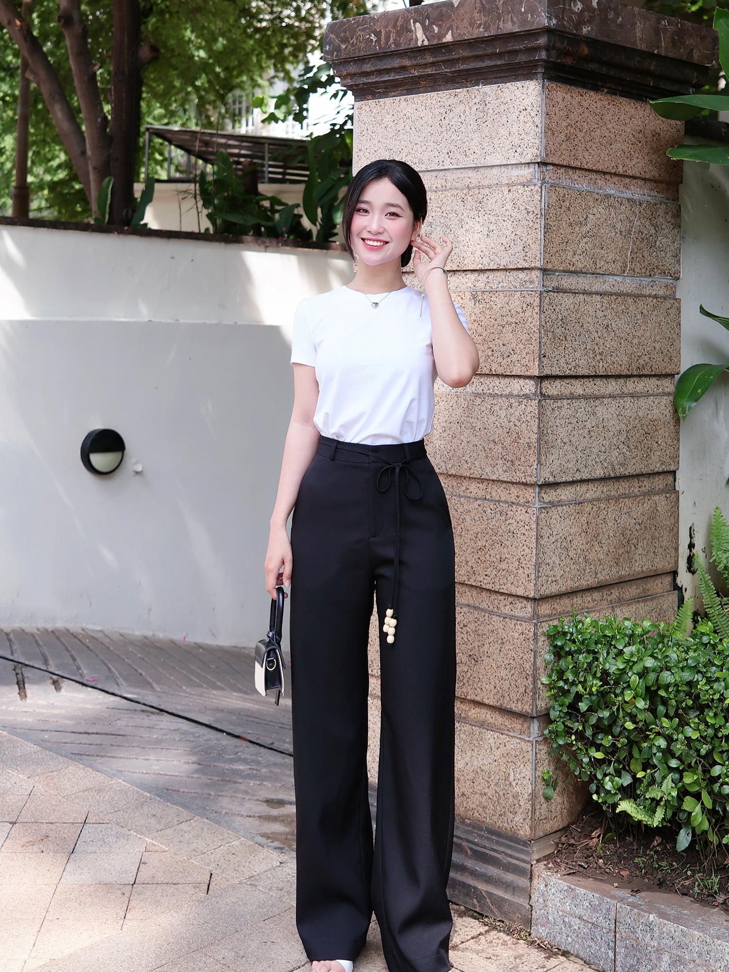 Quần tây ống suông luồn dây lưng gắn hạt gỗ