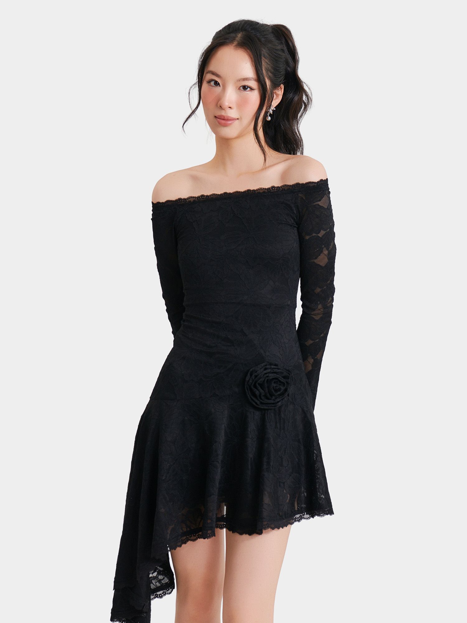  Đầm ren bẹt mini vai tay dài vạt xéo đính hoa 