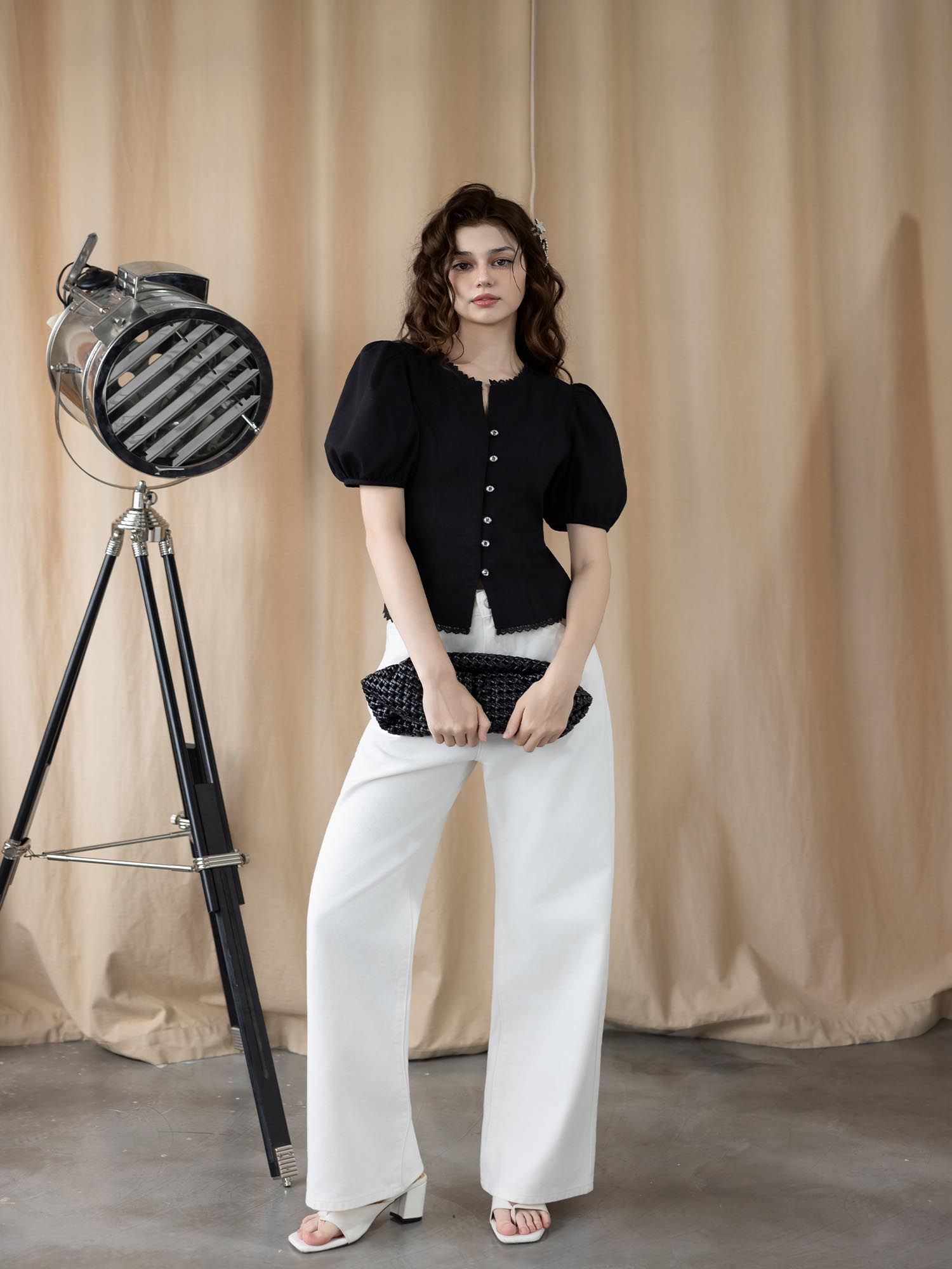  Áo decoup tay phồng cổ tròn viền ren 