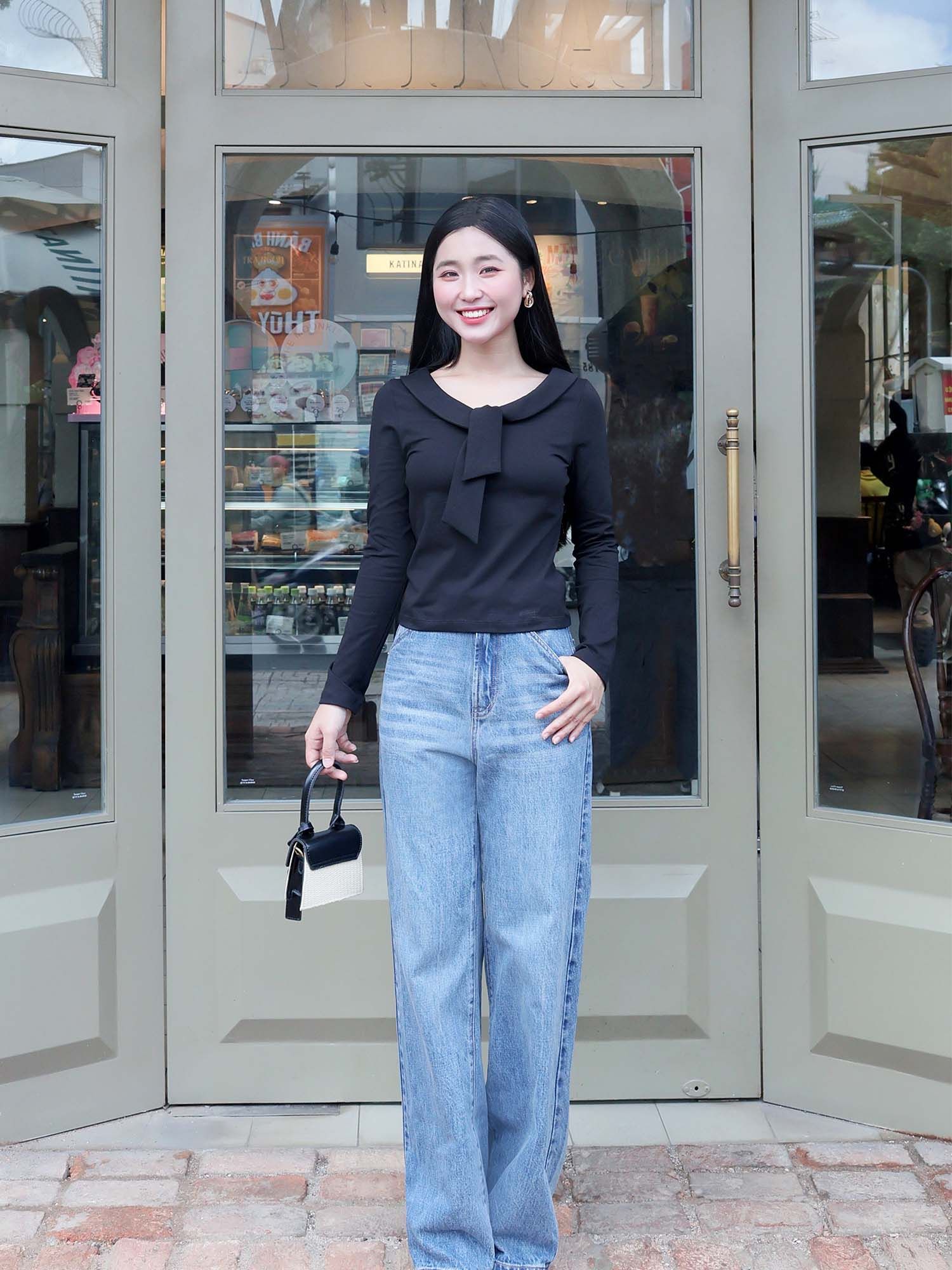  Áo thun lá cổ liền nơ 