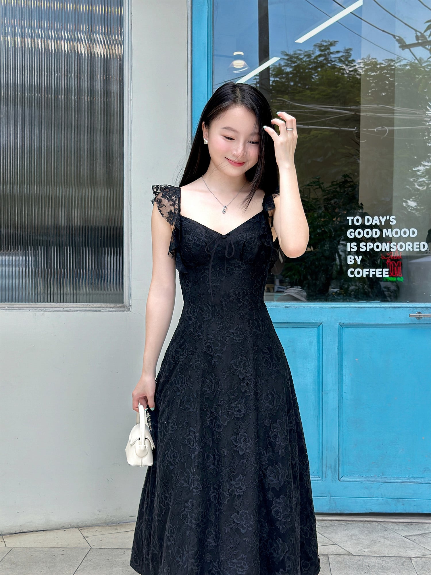 Đầm midi ren đính nơ ngực