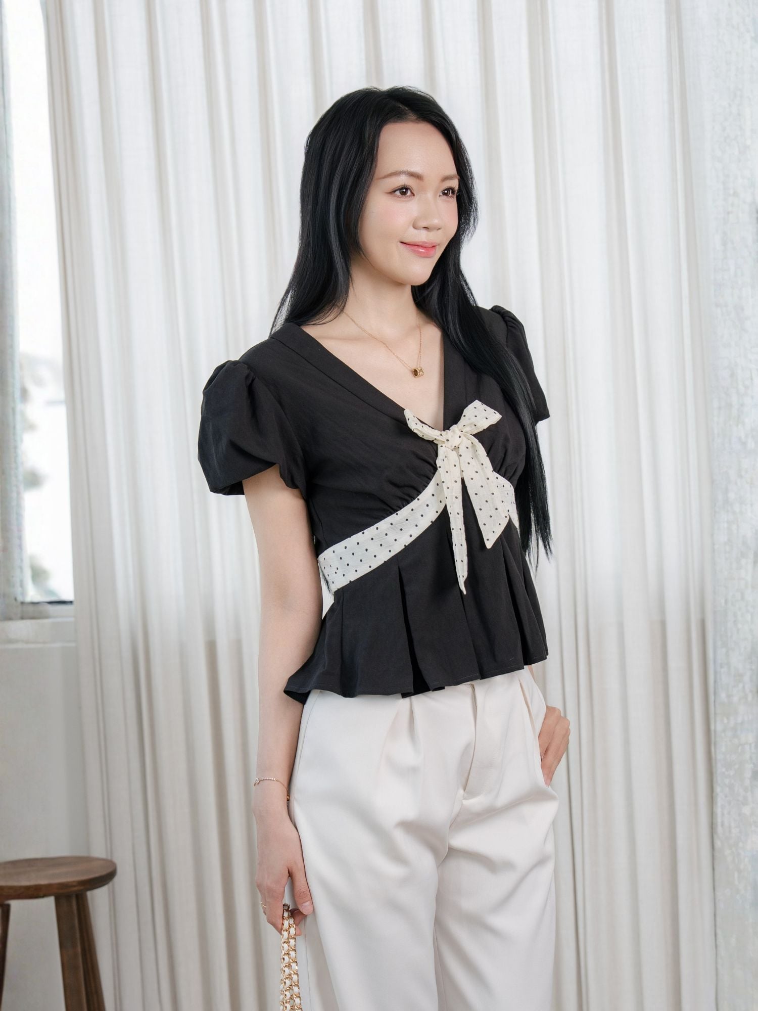 Áo kiểu phối nơ chấm bi