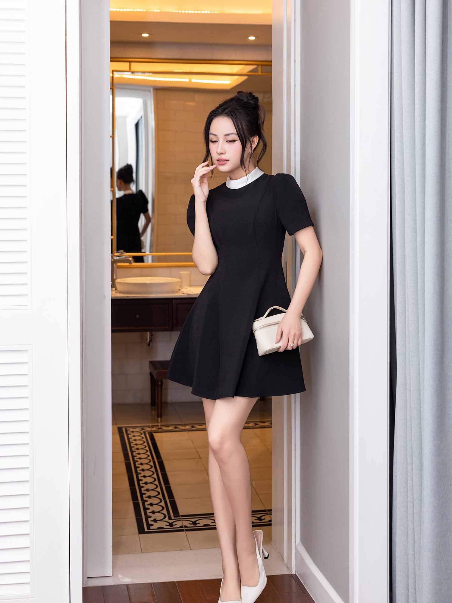  Đầm mini phối cổ lụa tương phản 