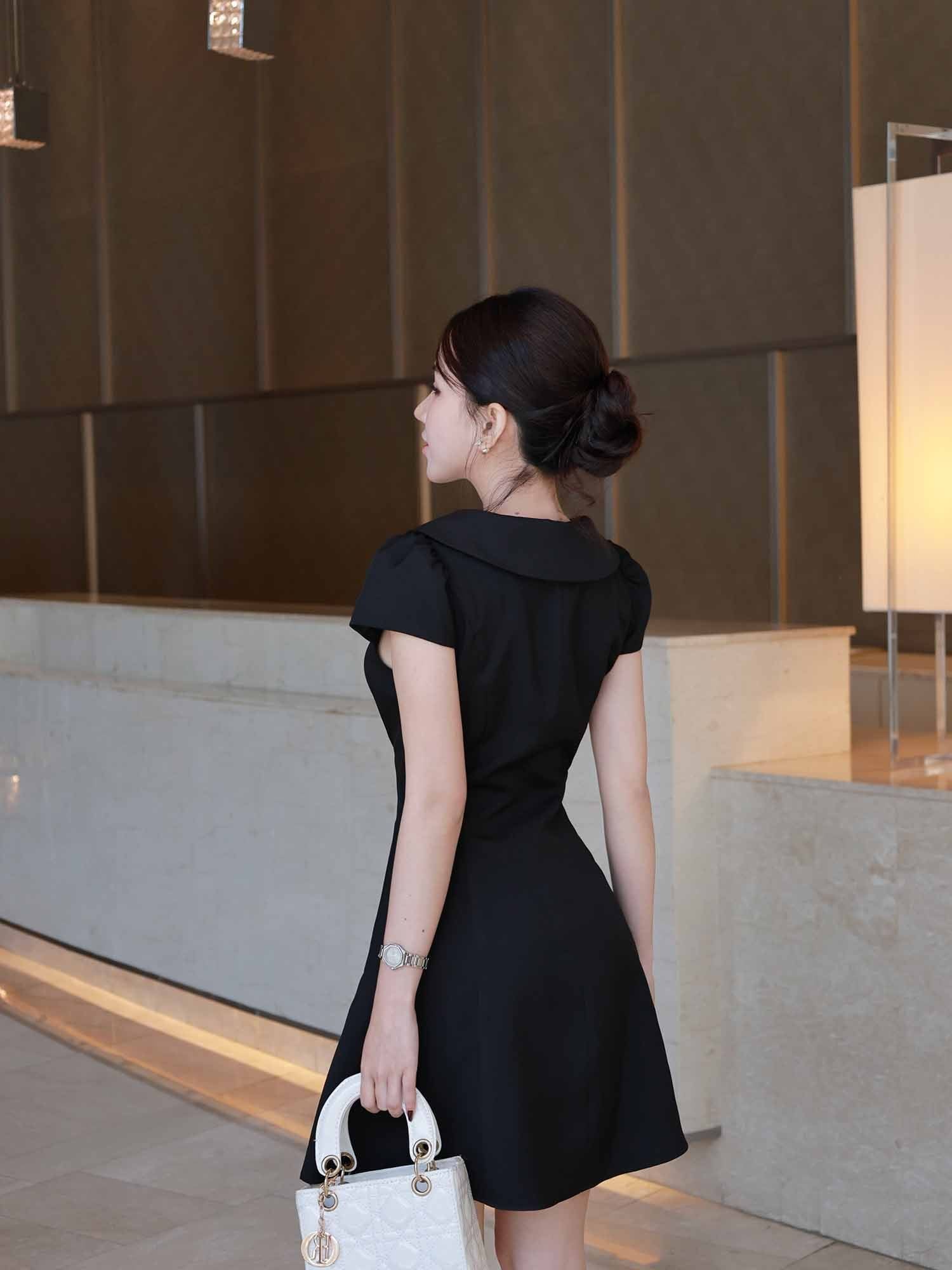  Đầm ngắn cổ áo thắt nơ 