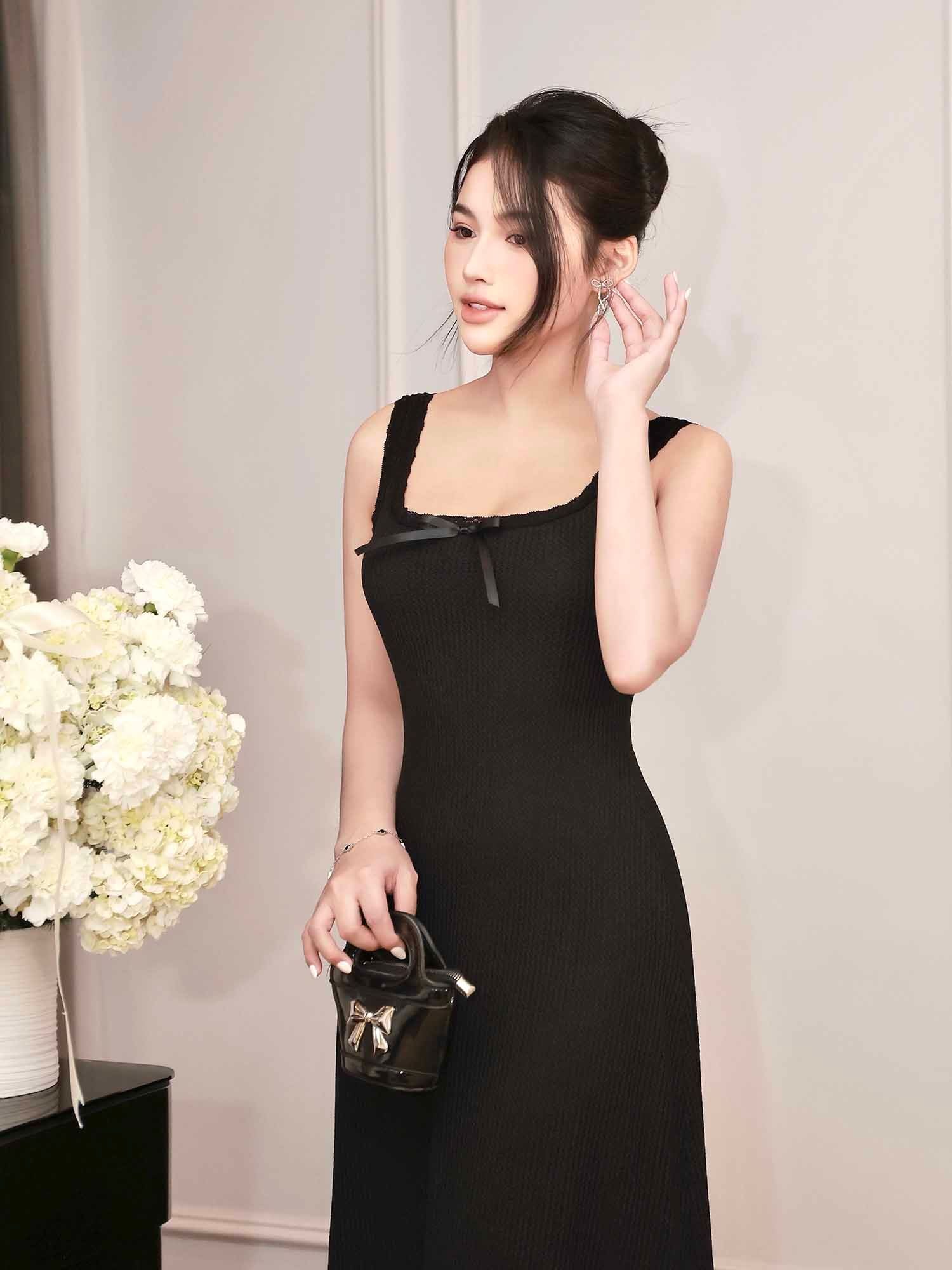  Đầm midi thun dệt kim sát nách cổ U 