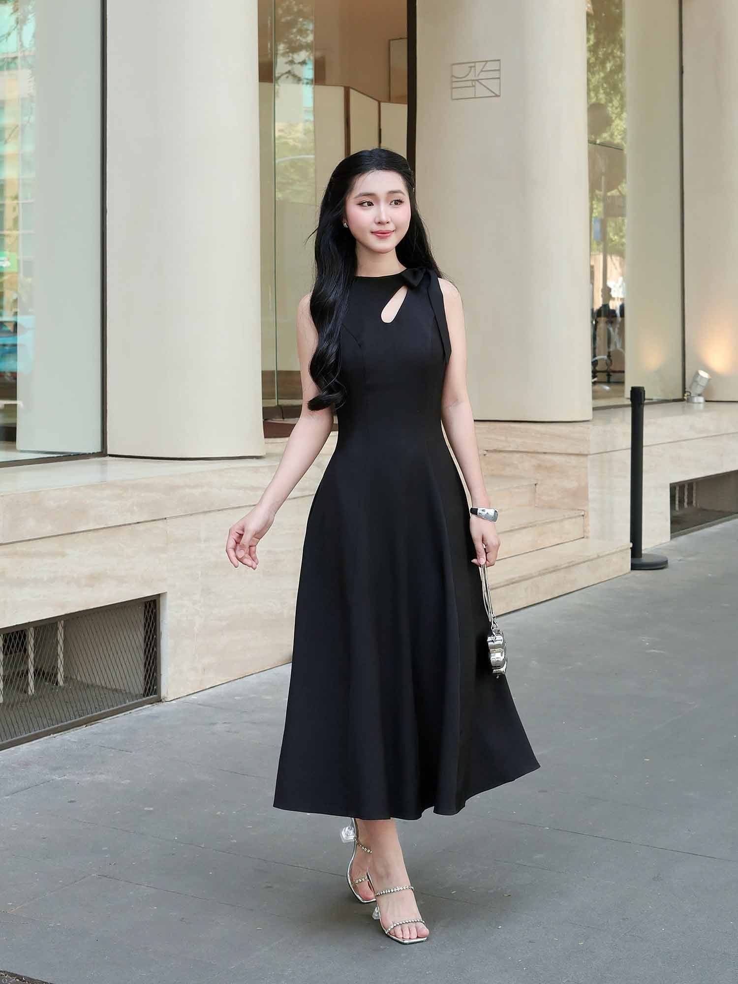  Đầm midi sát nách khoét cổ phối nơ 