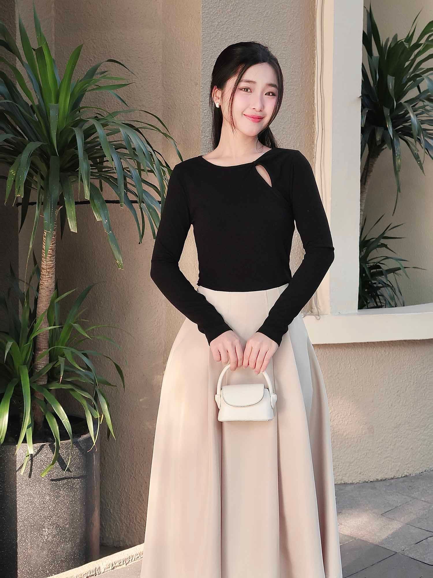  Áo thun ôm body dài tay khoét cổ 