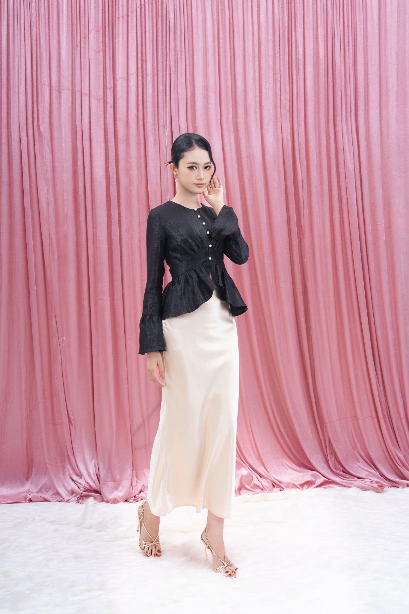  Áo kiểu lụa bóng lai bèo 