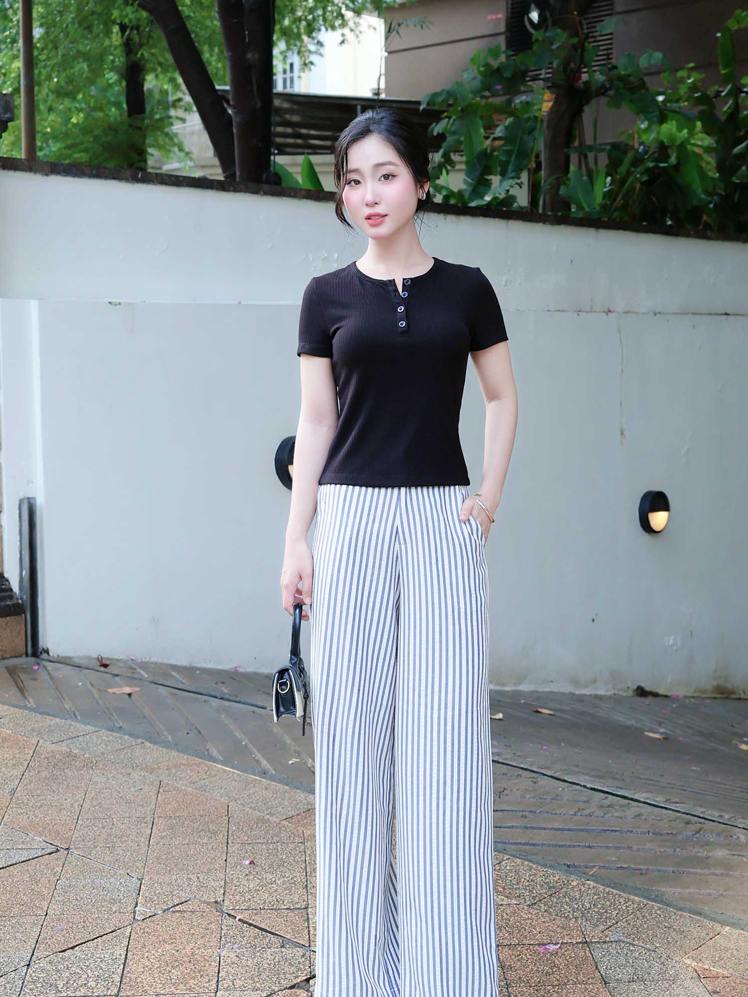 Áo thun cổ tròn gài nút