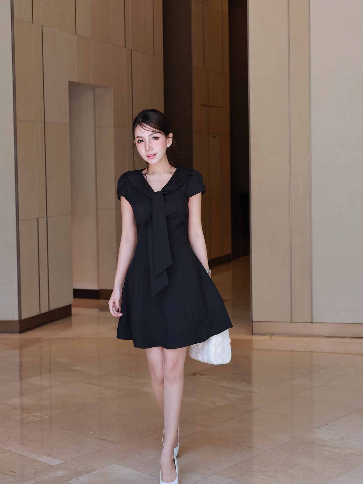 Đầm ngắn cổ áo thắt nơ