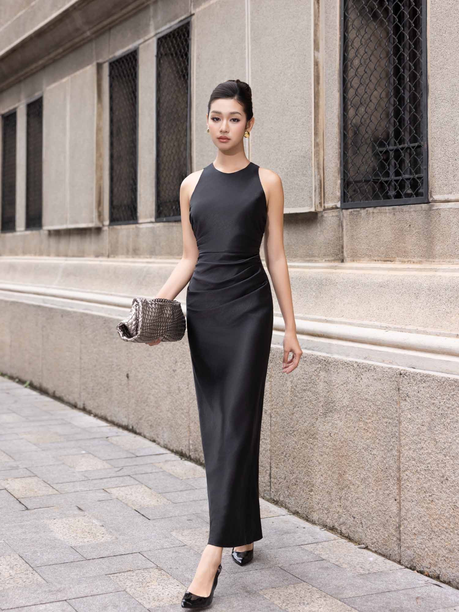 Đầm maxi lụa cổ tròn nhún eo