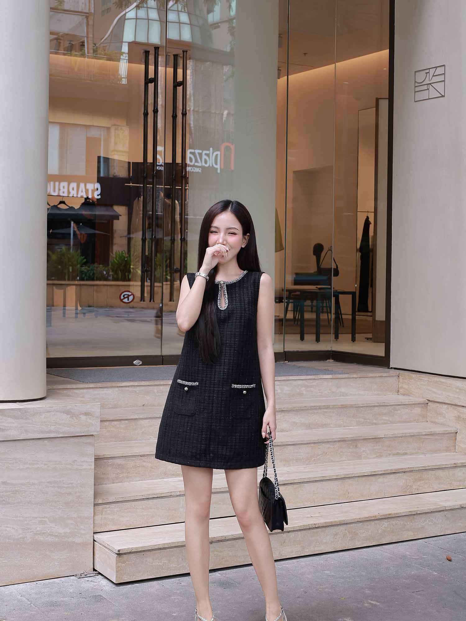 Đầm mini Tweed ngắn cổ giọt nước