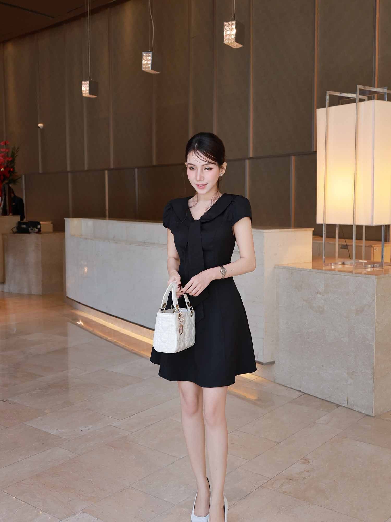  Đầm ngắn cổ áo thắt nơ 