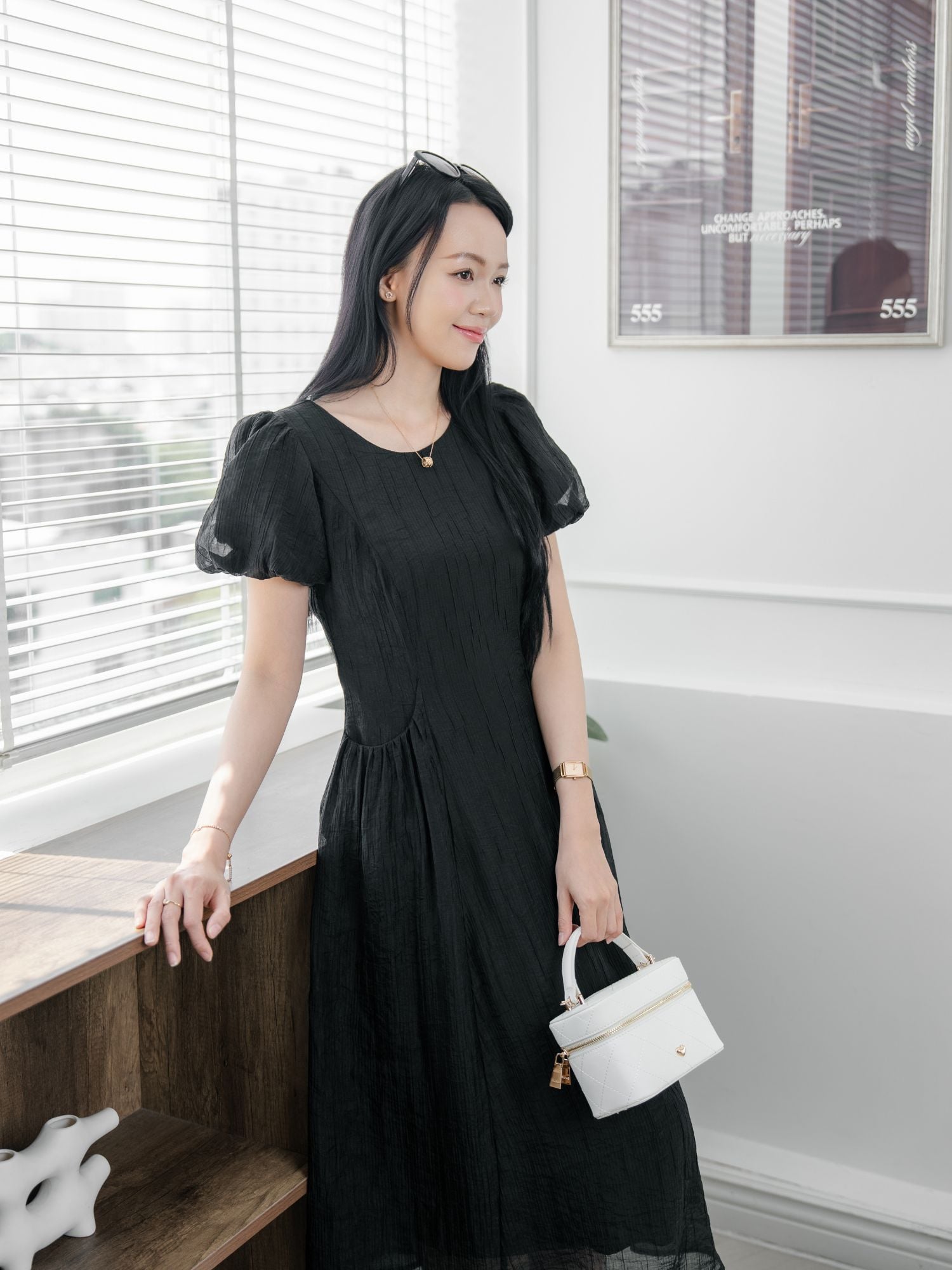 Đầm midi tơ dập nhăn tay phồng