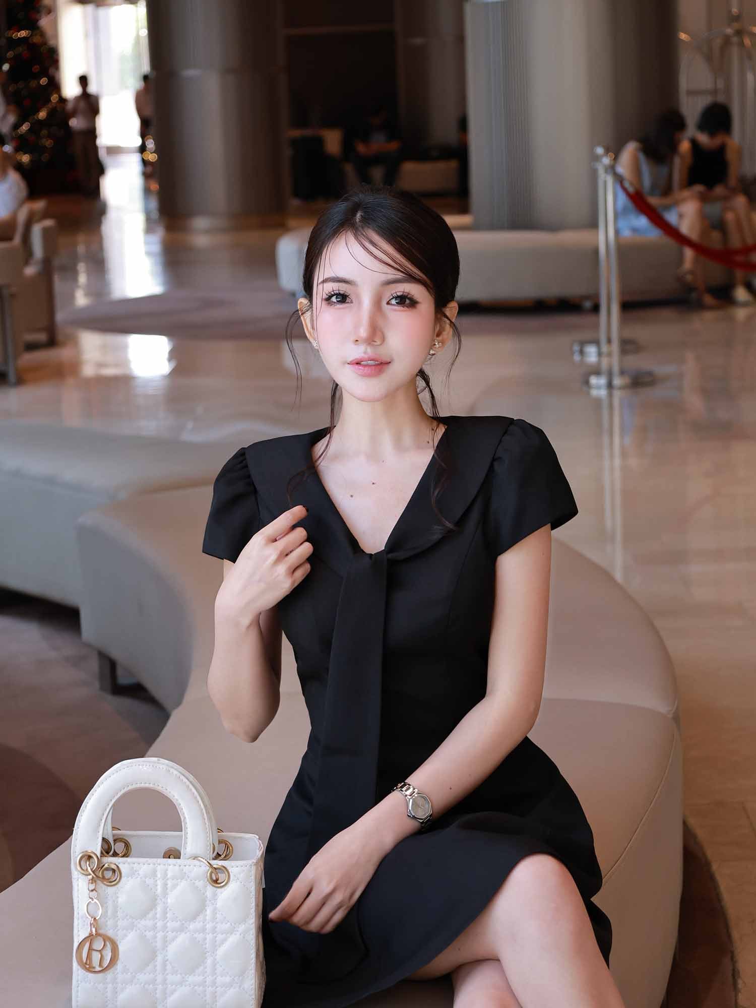 Đầm ngắn cổ áo thắt nơ