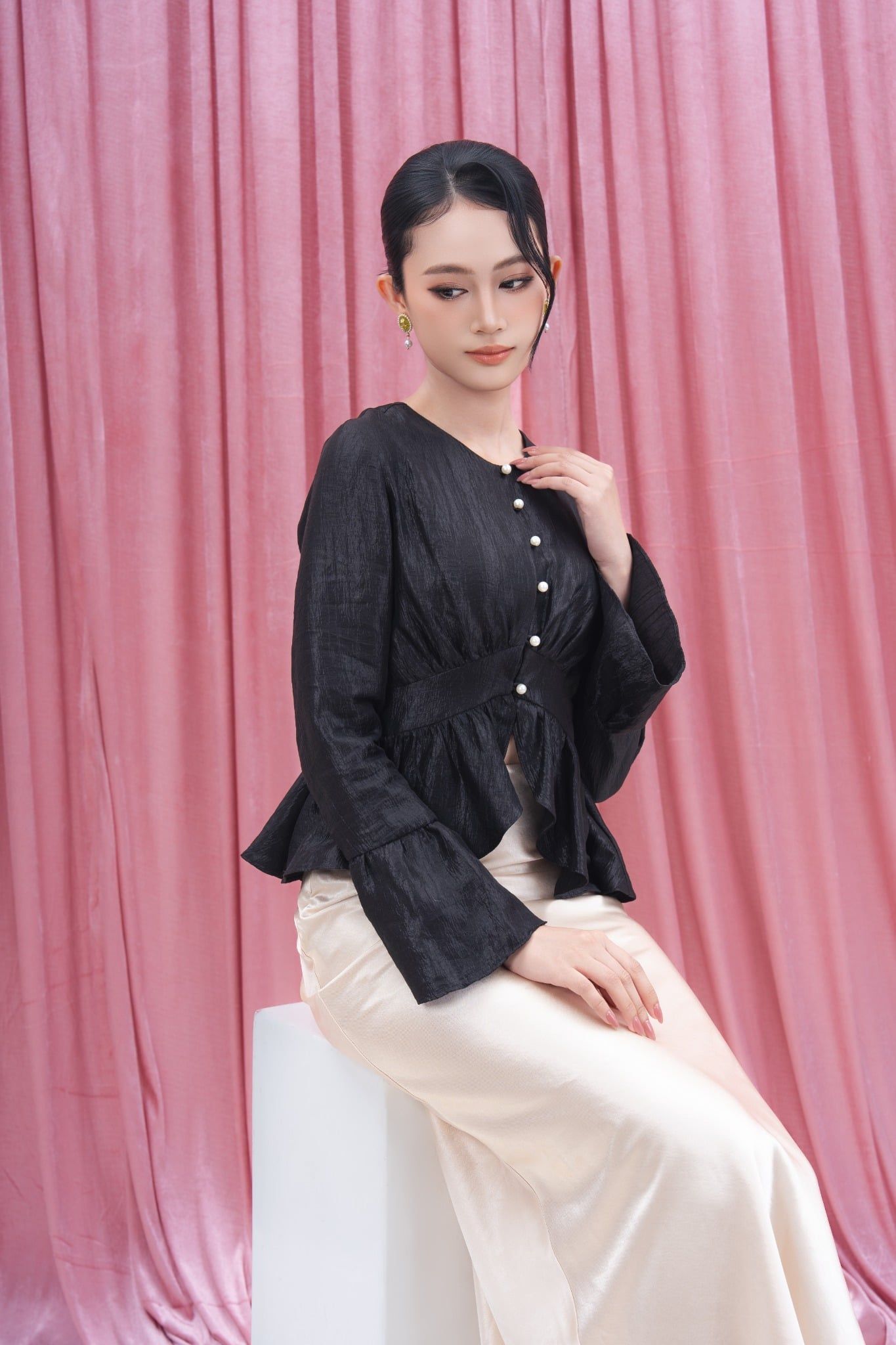  Áo kiểu lụa bóng lai bèo 