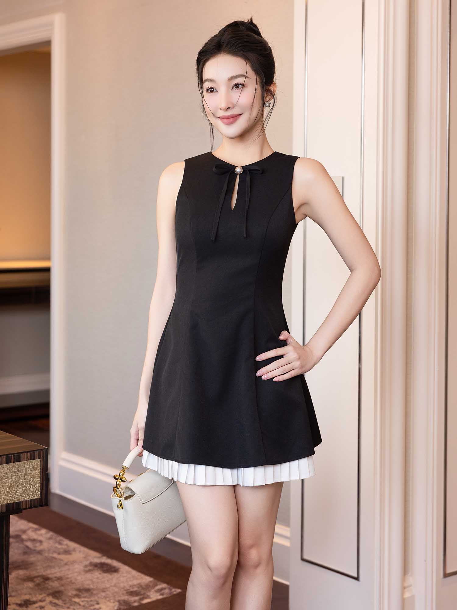  Đầm mini lai dập ly khoét cổ 