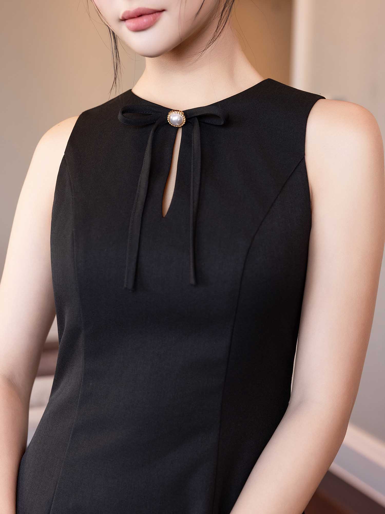 Đầm mini lai dập ly khoét cổ