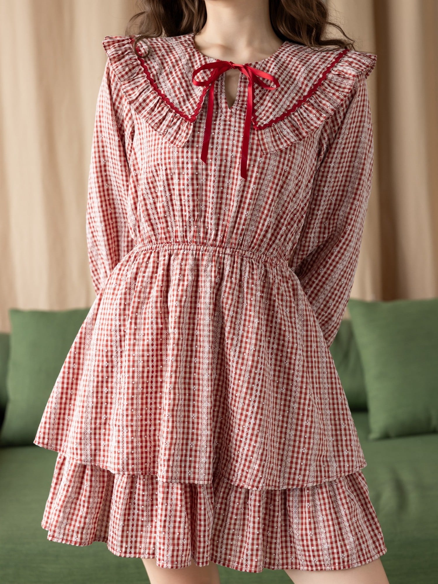 Đầm caro phối ren bèo cổ