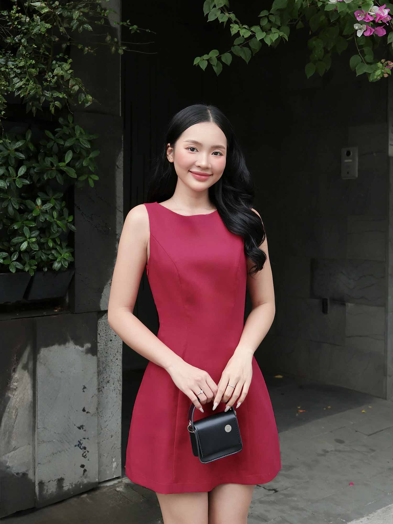 Đầm ngắn linen sát nách cổ ngang