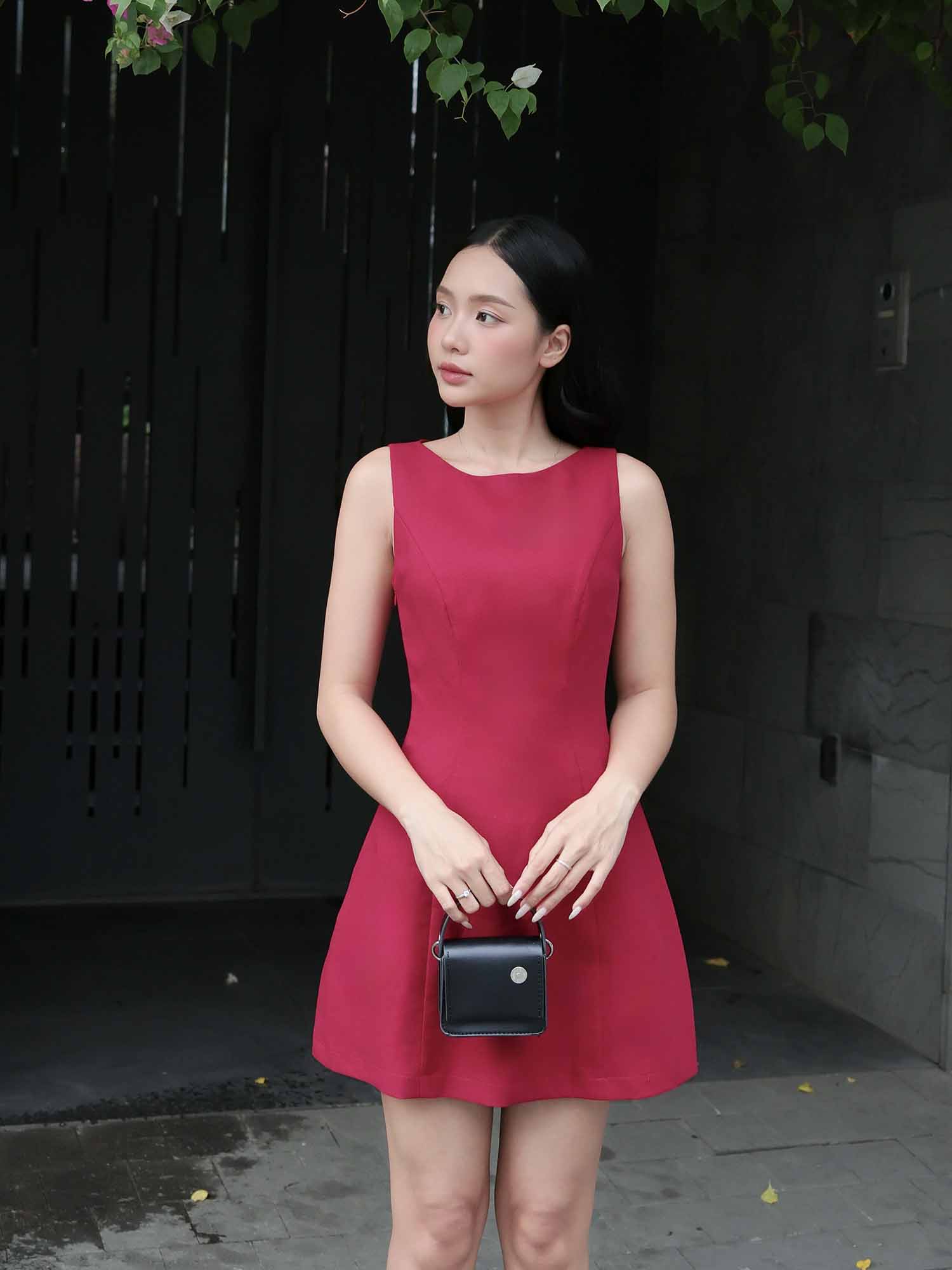 Đầm ngắn linen sát nách cổ ngang