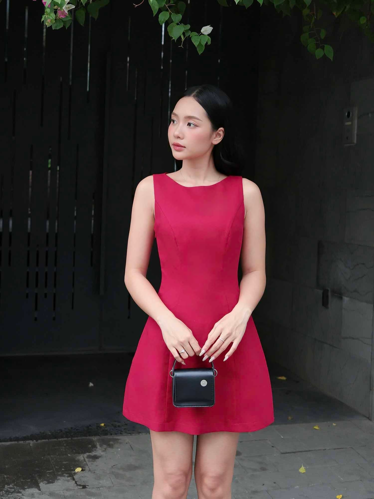  Đầm ngắn linen sát nách cổ ngang 