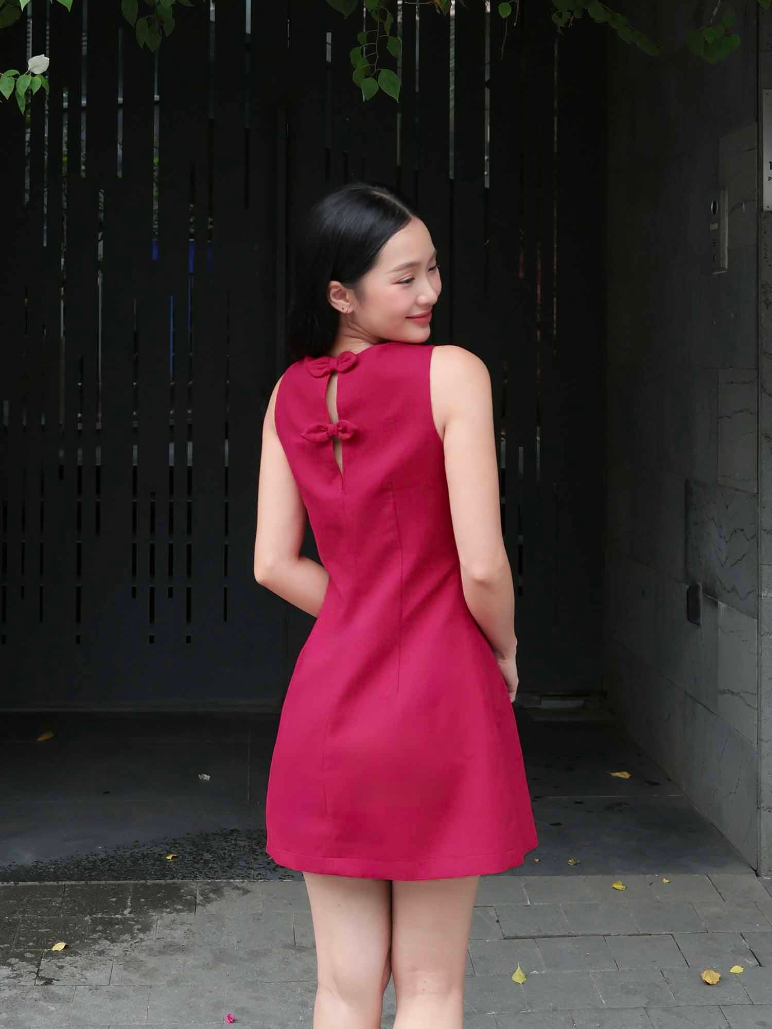 Đầm ngắn linen sát nách cổ ngang