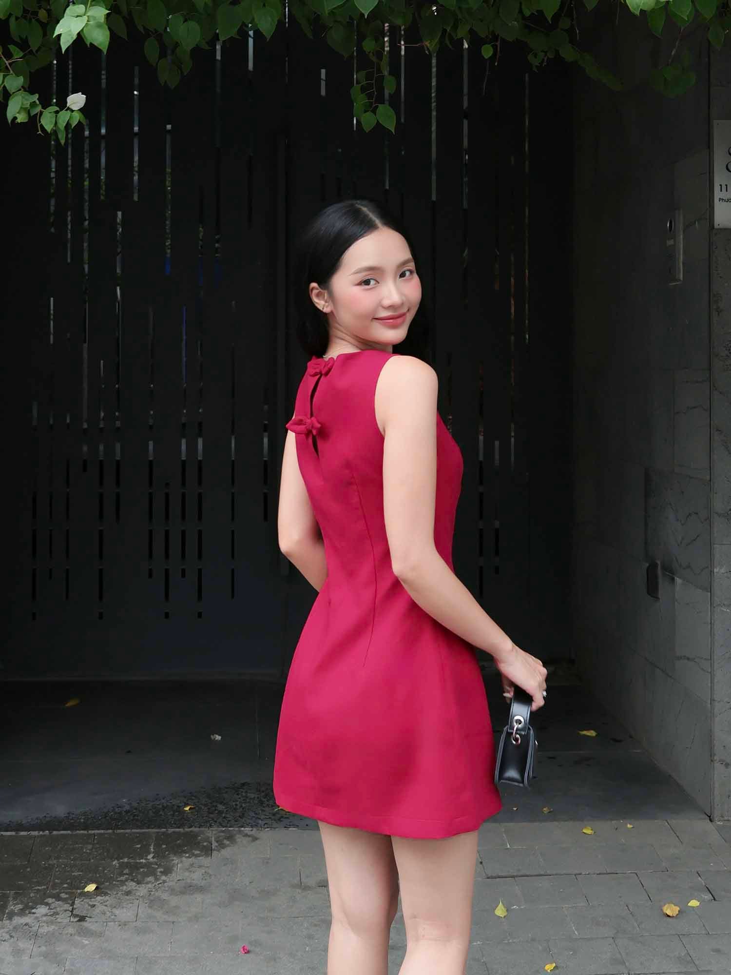 Đầm ngắn linen sát nách cổ ngang