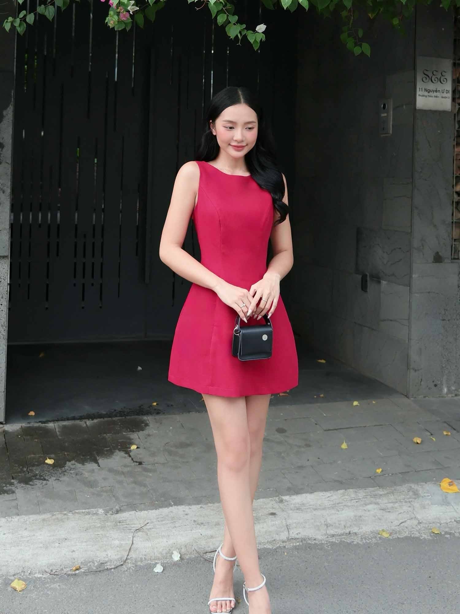  Đầm ngắn linen sát nách cổ ngang 